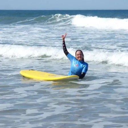 אכסניה Estela Surf Camp & Surf School
